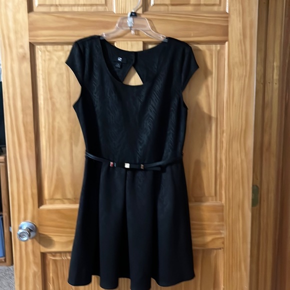 Iz Byer Dresses & Skirts - iZ Byer black dress with belt Size XL